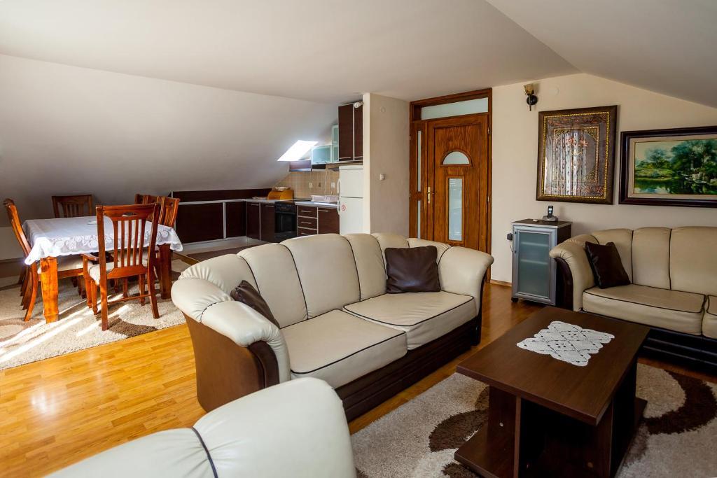 Apartments Ratkovic ติวัต ภายนอก รูปภาพ