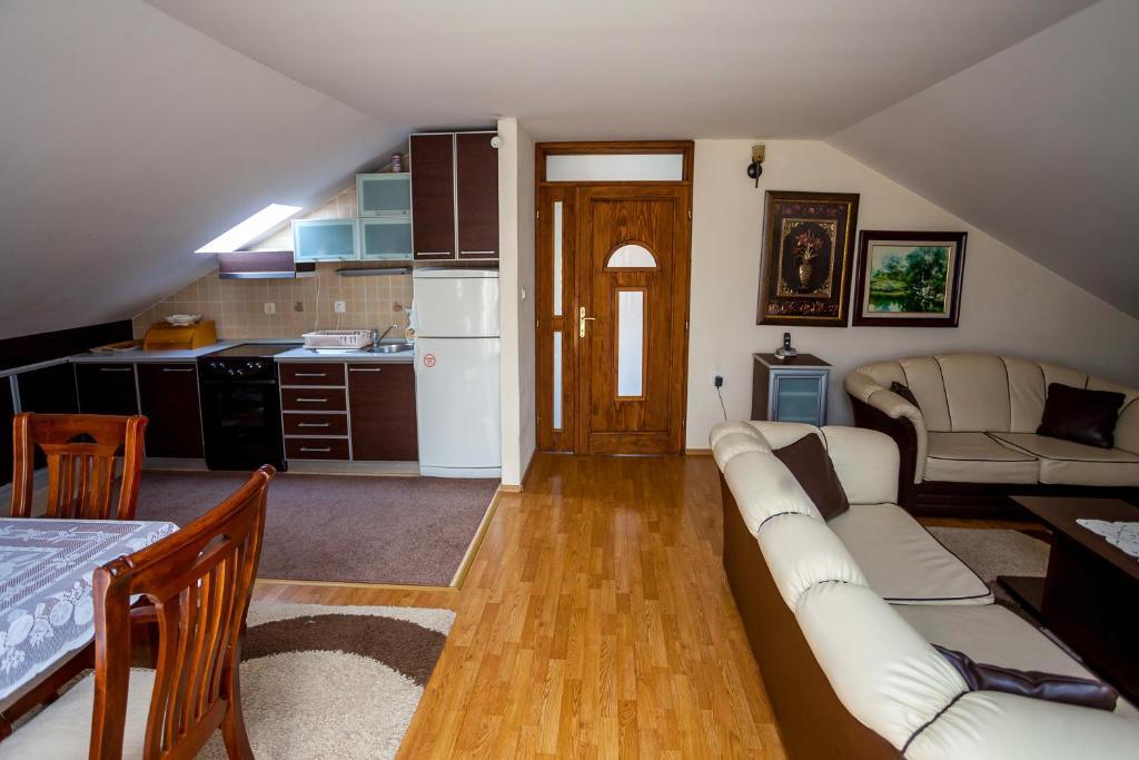 Apartments Ratkovic ติวัต ภายนอก รูปภาพ