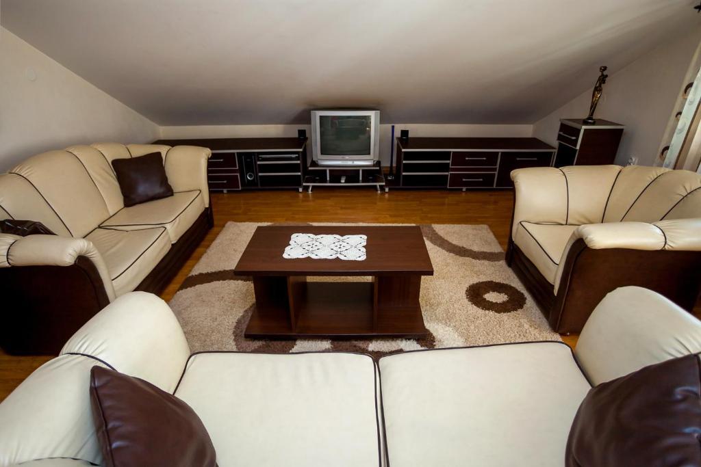 Apartments Ratkovic ติวัต ภายนอก รูปภาพ