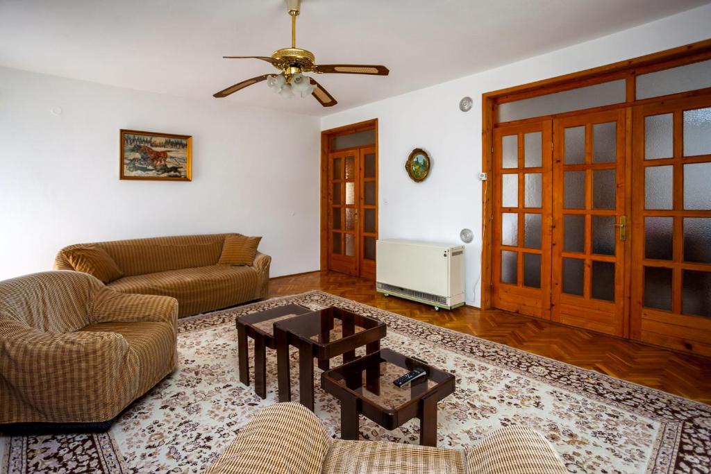 Apartments Ratkovic ติวัต ภายนอก รูปภาพ